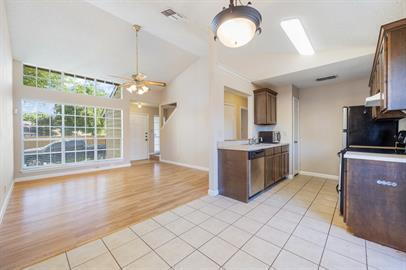 Building Photo - Great location! Two Bedroom two bath Condo