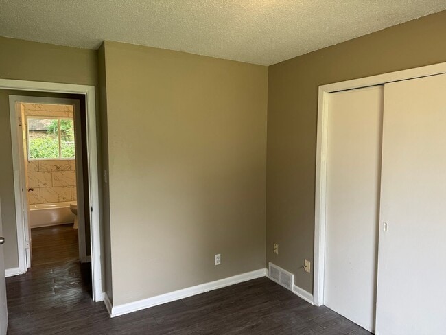 Building Photo - Charming 3-Bedroom Home in Memphis Comfort & Convenience Await!