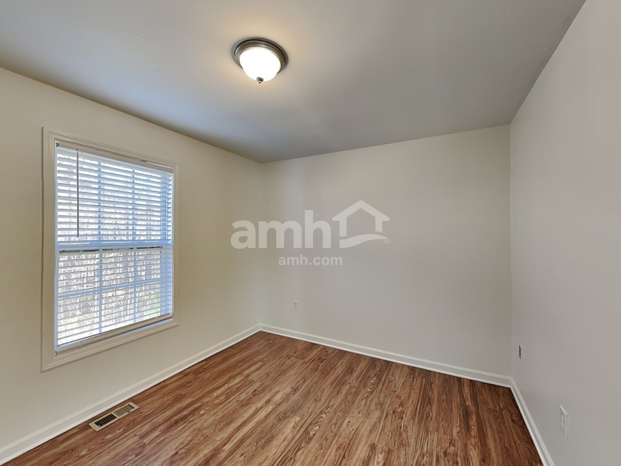 Building Photo - 6290 Queensdale Dr