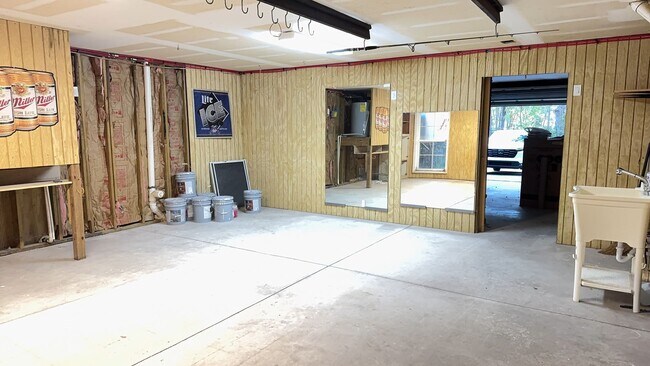 Building Photo - Newly Remodeled Home- Mid-Island Hilton Head