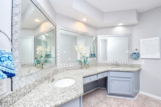 Building Photo - 11414 Chariot Dr