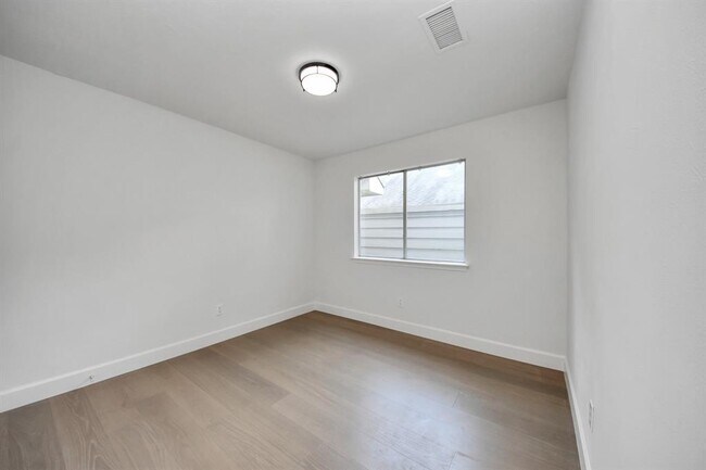 Building Photo - 38 Bayou Springs Ct