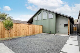 Building Photo - 1717 Airline Dr