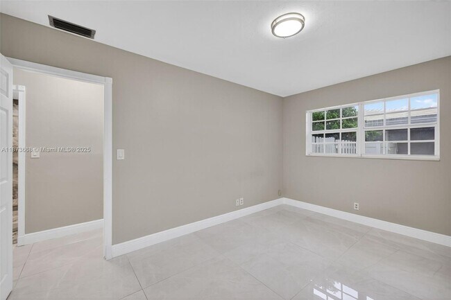 Building Photo - 2201 NE 52nd St