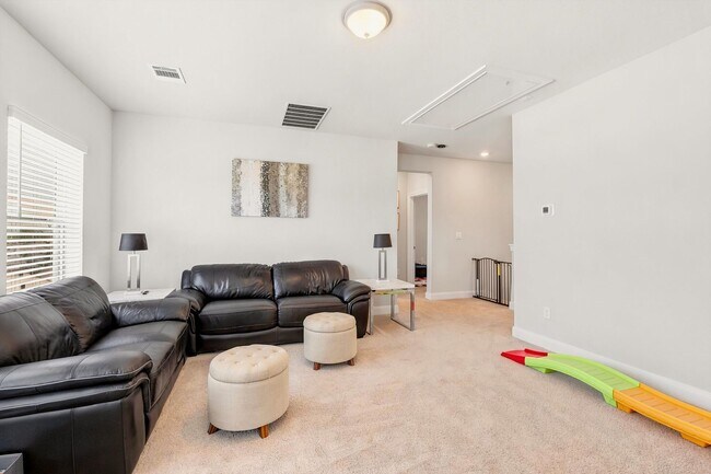 Building Photo - Elegant Living with Space to Spare | 4 Bed • 3.5 Bath