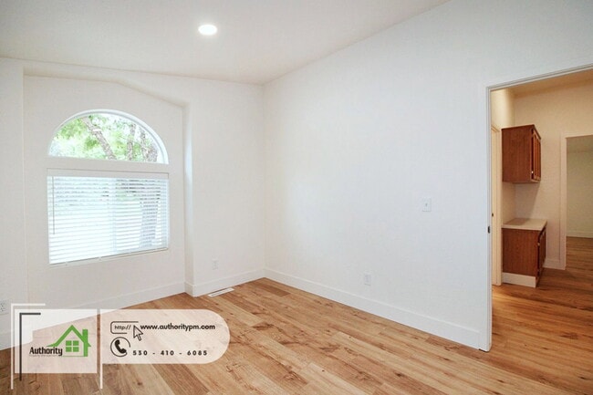 Building Photo - 22190 Vallotton Ln