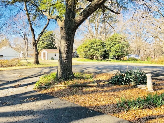 Building Photo - 1455 Springsteen Rd