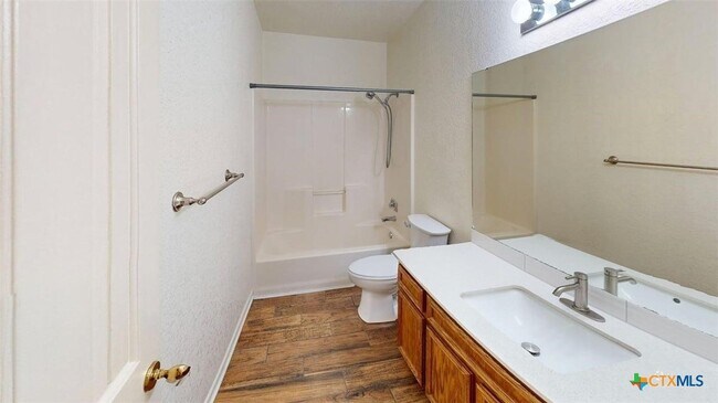 Building Photo - 1801 Thomas Ct