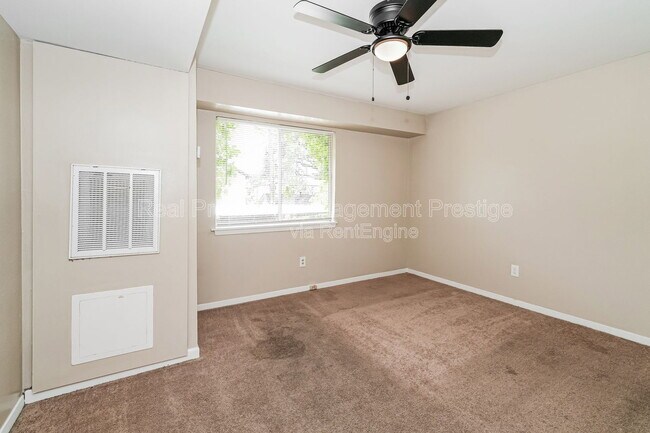 Building Photo - 1520 Yale St