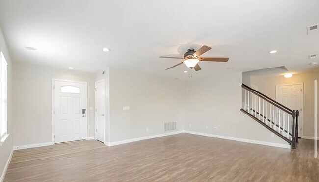 Building Photo - 892 Willow Dr