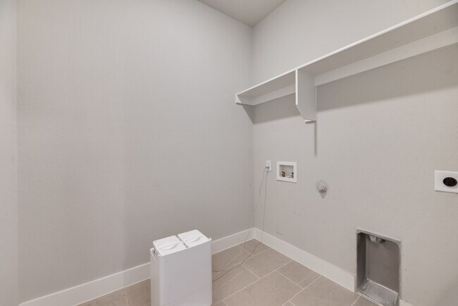 Building Photo - 3105 Columbia Dr