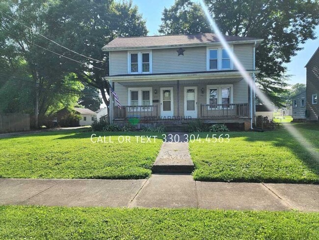 Building Photo - 461 Elson St