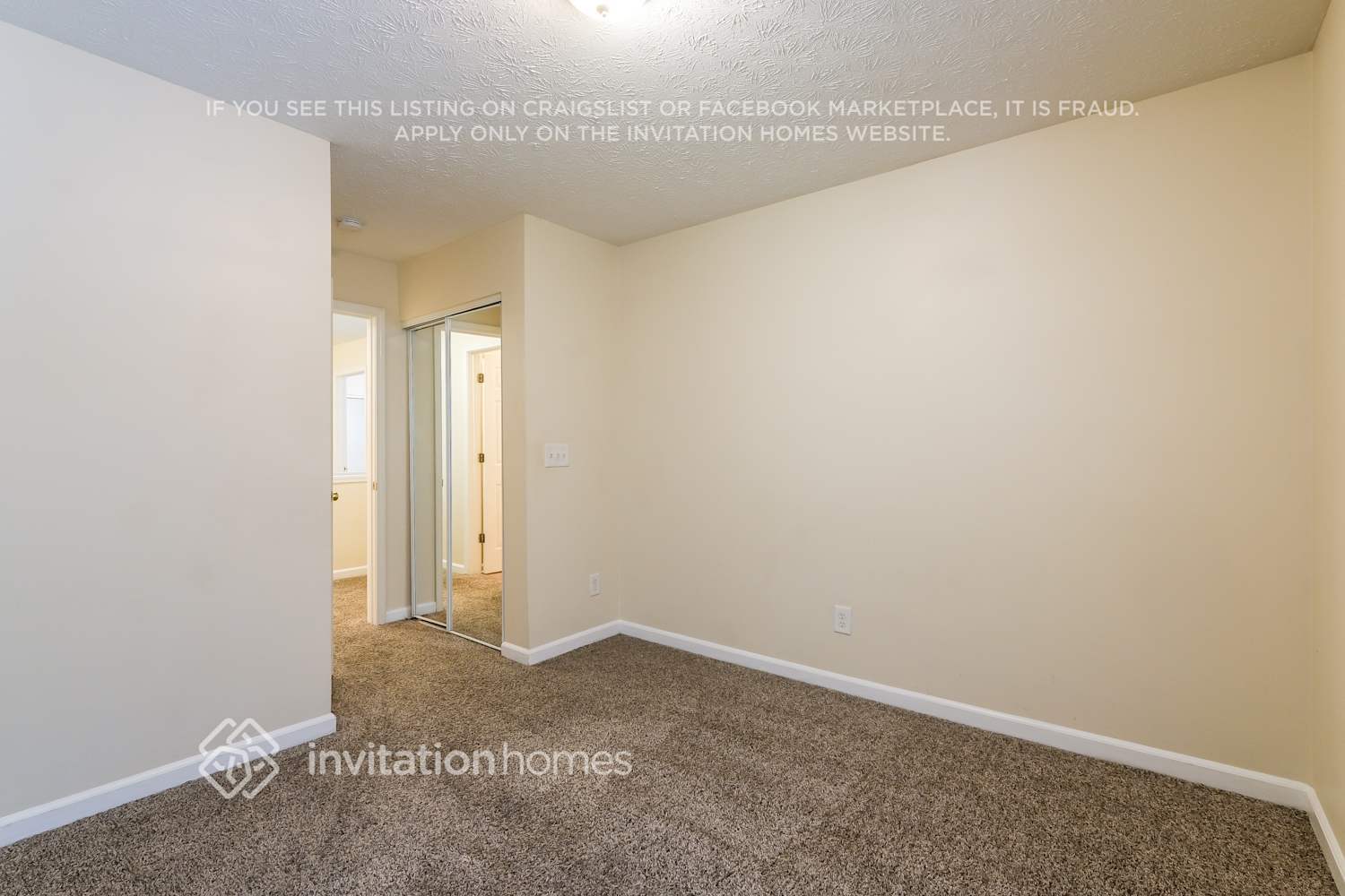 Building Photo - 2235 Lexington Ln
