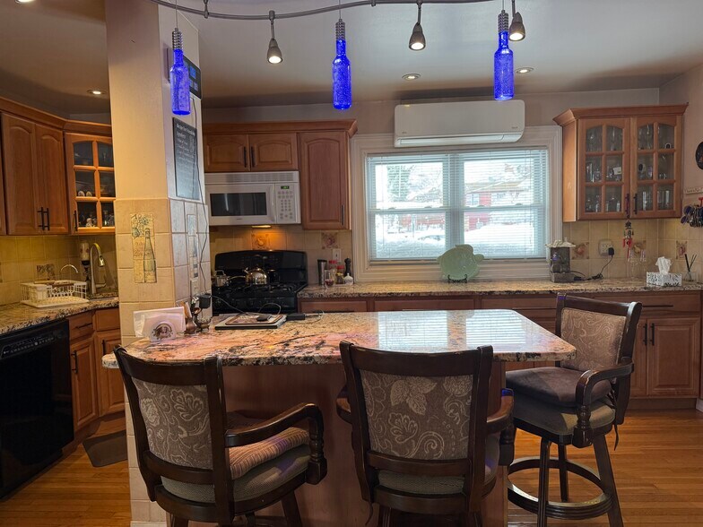 Building Photo - 246 Grant Ave