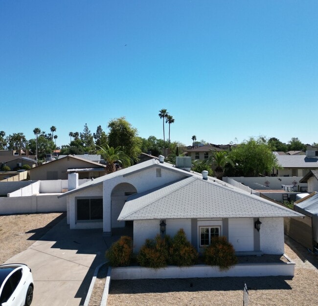 Building Photo - 639 W Grove Cir