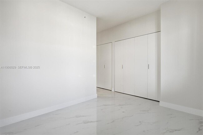 Building Photo - 700 NE 24th St