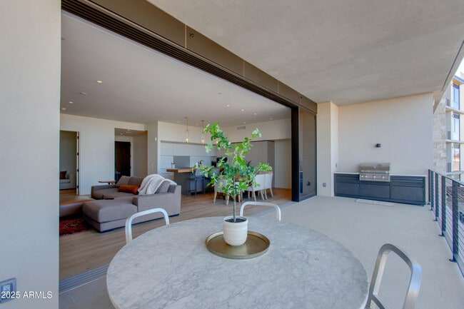 Building Photo - 5000 N Camelback Rdg Dr