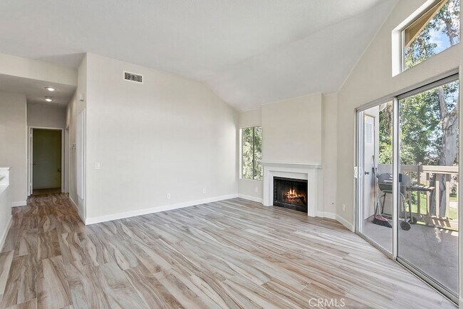 Building Photo - 5 Silver Glade Dr