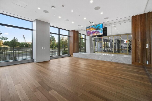 Building Photo - 2 Shore Ln