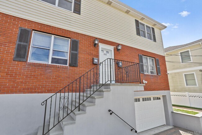 Building Photo - 160 Lakeview Ave
