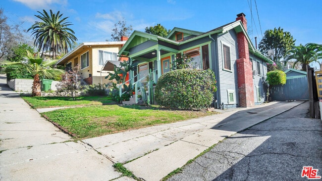 Building Photo - 6180 Oak Crest Way