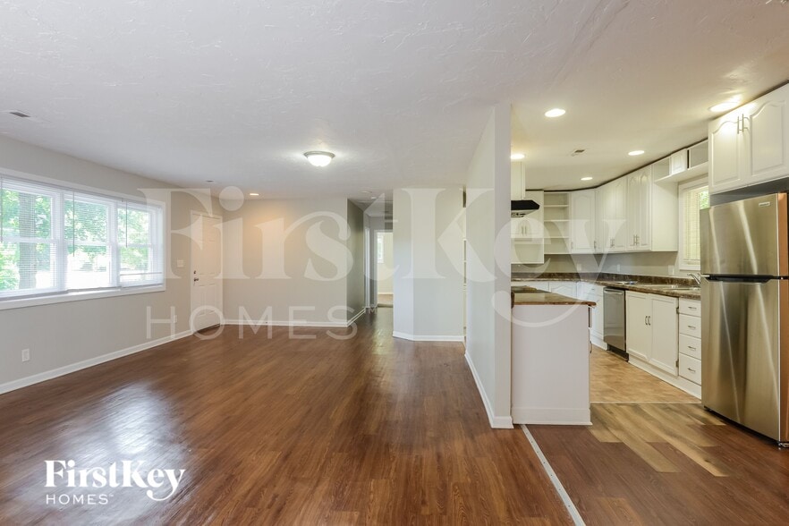 Building Photo - 6304 Zionsville Rd