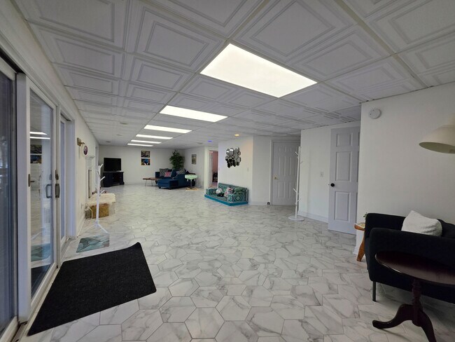 Building Photo - 3427 E Dobson Pl