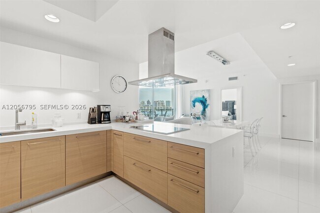 Building Photo - 17111 Biscayne Blvd