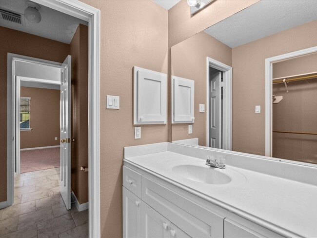 Building Photo - 2210 Crimson Cove Ct