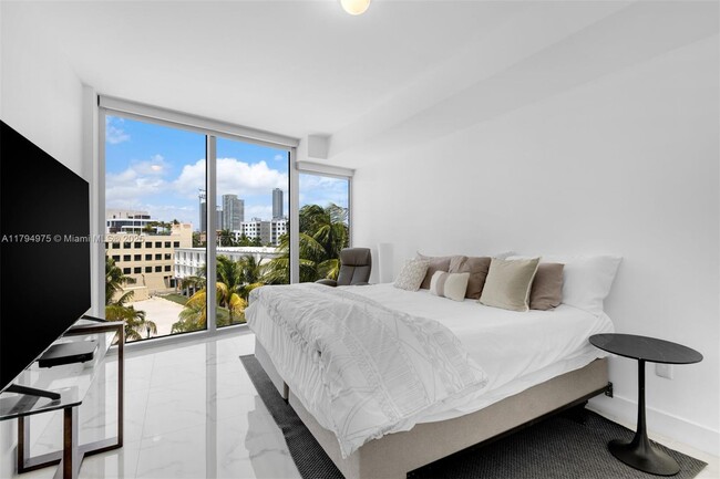 Building Photo - 1 Collins Ave
