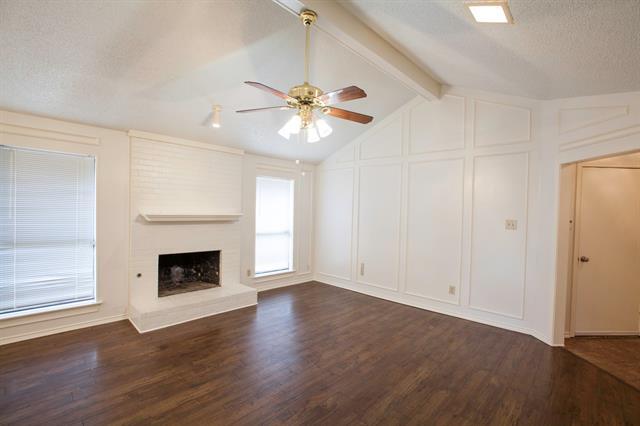 Building Photo - 2025 Lorient Dr