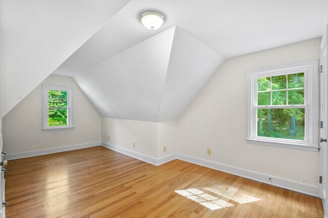 Building Photo - 26 Great Hillwood Rd