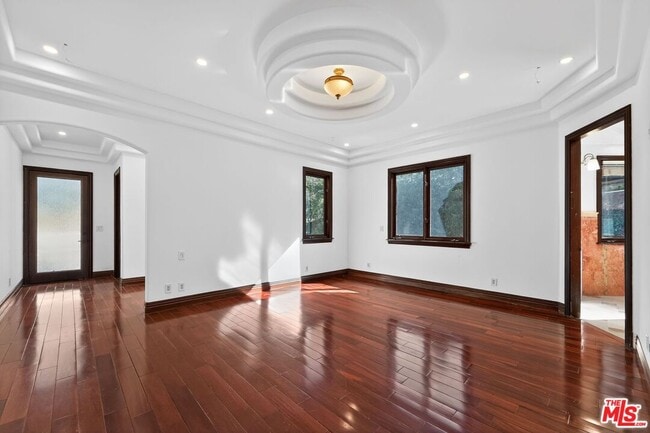 Building Photo - 4536 Vanalden Ave