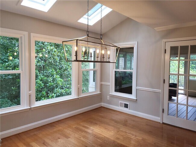 Building Photo - 2551 Tanager Ct NE