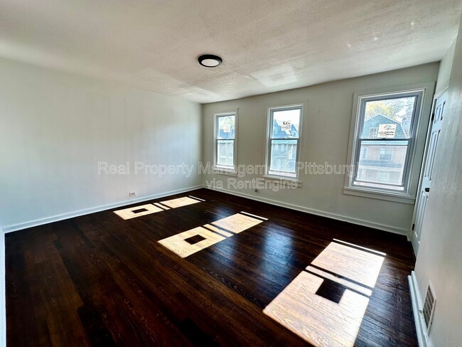 Building Photo - 1379 Paulson Ave