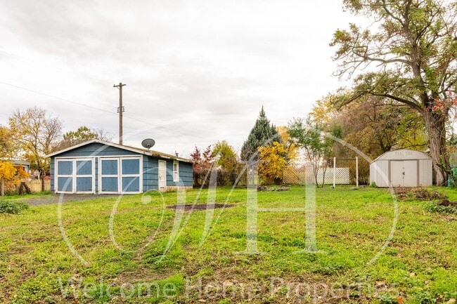 Building Photo - Comfortable 3-Bedroom Home with Fenced Yard and Attached Carport