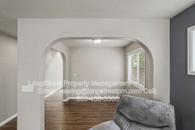 Building Photo - 1227 SE Rivergreen Ave
