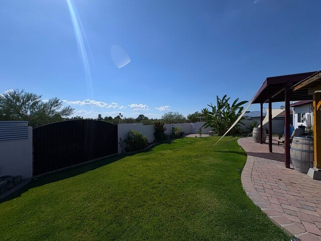 Building Photo - 3720 S Sarnoff Dr