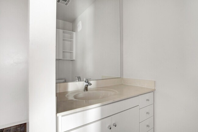 Building Photo - 445 Artisan Way