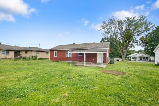 Building Photo - 3 Bed, 2 Bath Home Available in Gentry!