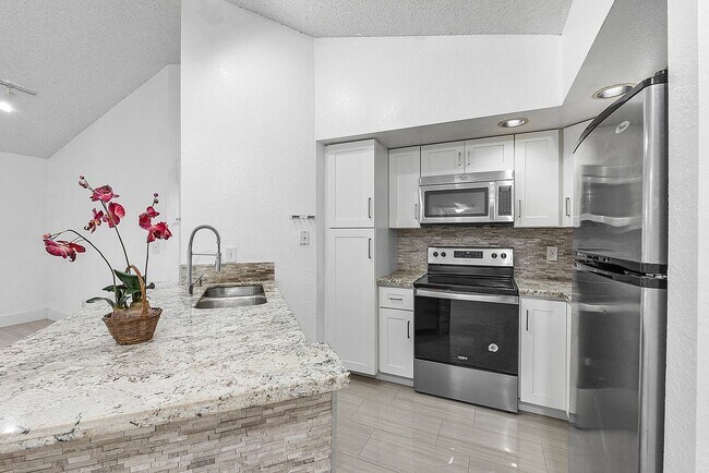 Building Photo - 417 Vista Isles Dr