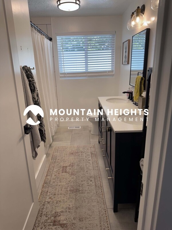 Building Photo - 8589 Kings Hill Dr