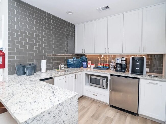 Building Photo - 4211 Clay Hill Dr