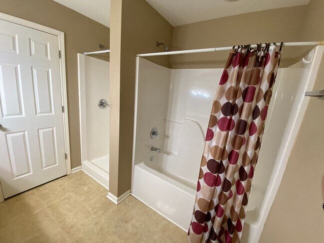 Building Photo - Nashboro Village End Unit Townhome with 2 ...