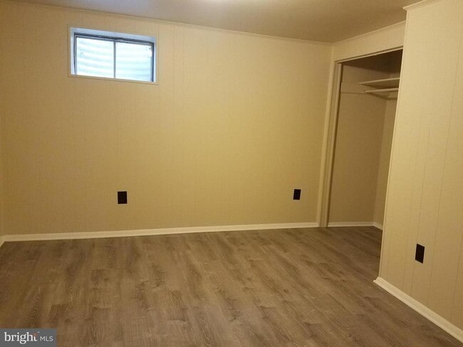 Building Photo - 6048 Rossmore Dr