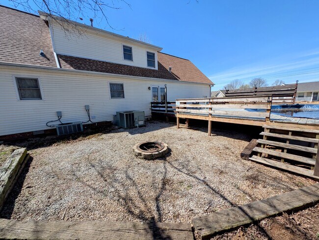 Building Photo - 124 Green Vale Dr