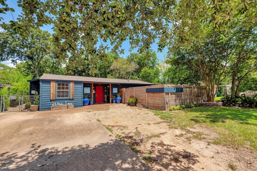 Building Photo - 3914 Ella Blvd