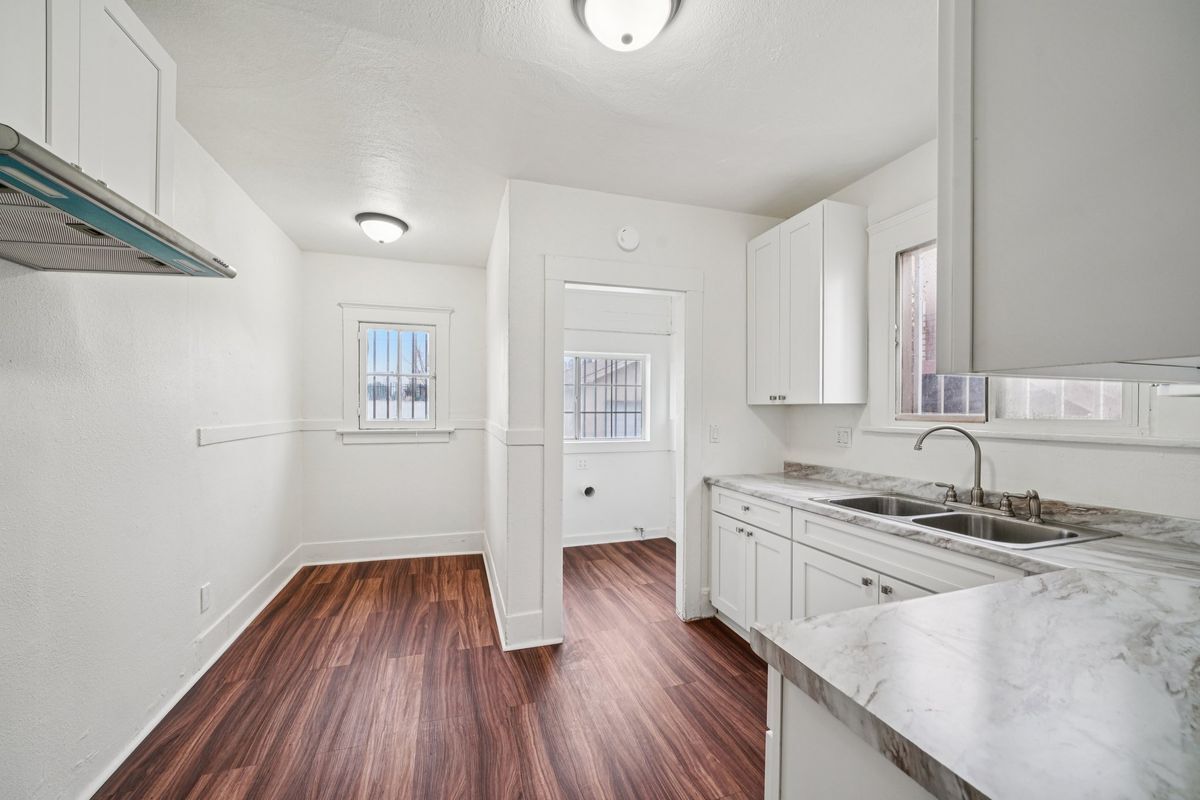 Building Photo - 280 E Orange St