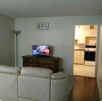 Building Photo - 1070 E 21st St