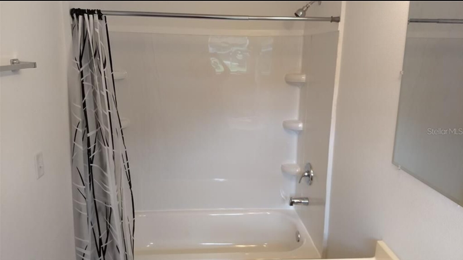 Building Photo - 803 E Hart St